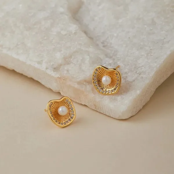 Irregular_Stud_Earrings_With_Pearl_Inlay_18k_Gold