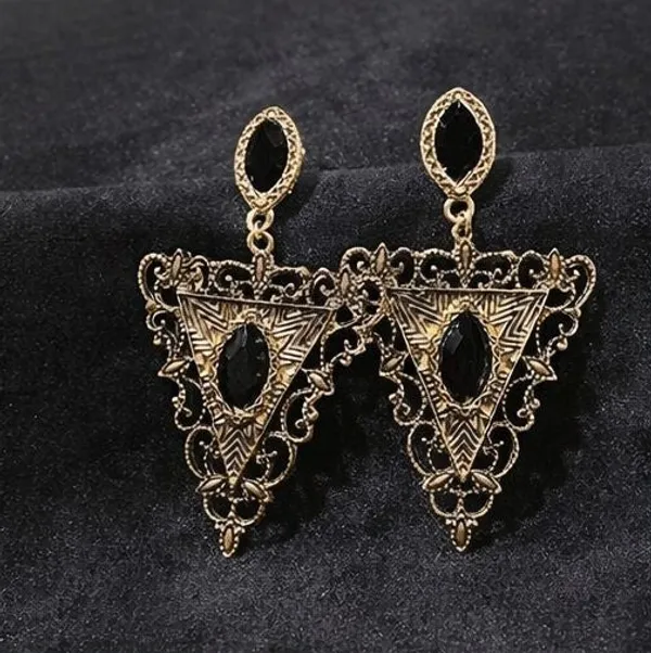 Antique_Gold_Filigree_Triangle_Earrings_With_Black_Stone