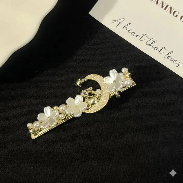 Celestial_Crescent_Moon_Pearl_Blossom_Hair_Clip