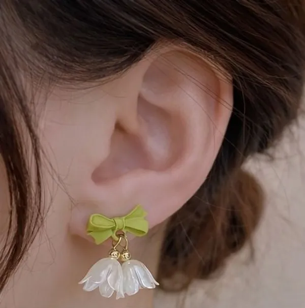 Green_Bow_Floral_Drop_Earrings_With_Pearl_Petal_Charm