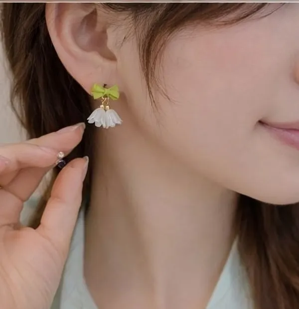 Green_Bow_Floral_Drop_Earrings_With_Pearl_Petal_Charm
