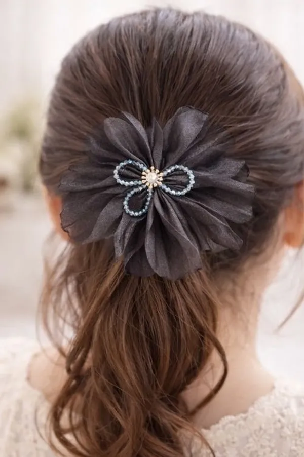 Elegant_Black_Floral_Hair_Clip_Chic_Statement_Accessory