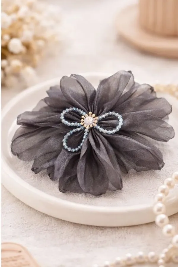 Elegant_Black_Floral_Hair_Clip_Chic_Statement_Accessory