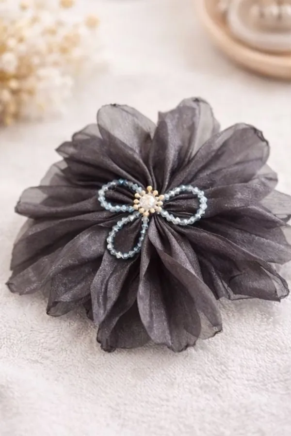 Elegant_Black_Floral_Hair_Clip_Chic_Statement_Accessory