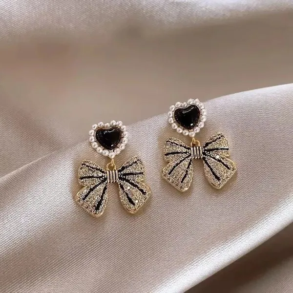 Elegant_Pearl_Heart_Bow_Drop_Earrings