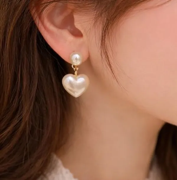 Pearl_Heart_Drop_Earrings_Gold_Tone_Stud_With_Heart_Pearl_Charm_Gold