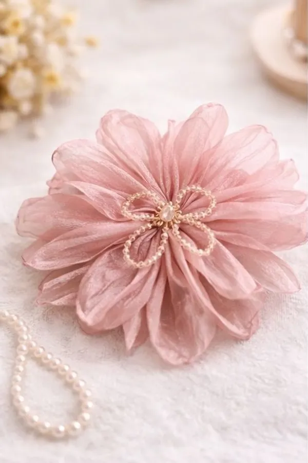 Elegant_Pink_Floral_Hair_Clip_Chic_Statement_Accessory