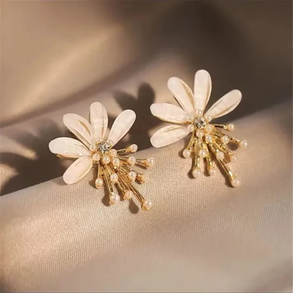 Pearl_Blossom_Spray_Crystal_Stud_Earrings