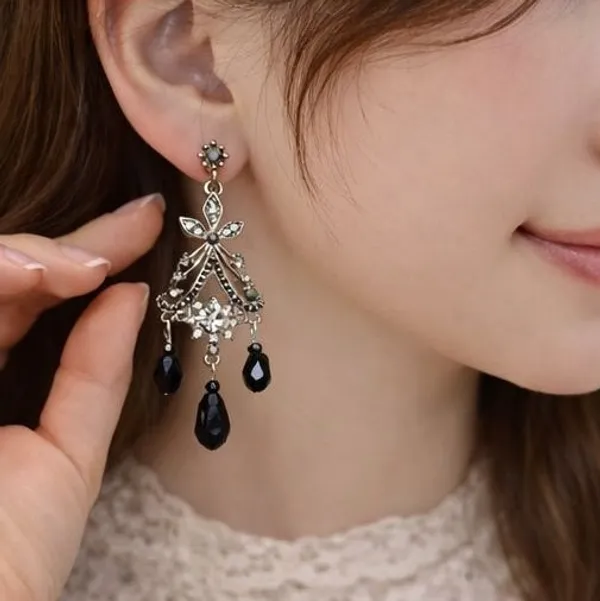 Black_Crystal_Chandelier_Earrings_Antique_Silver_Tone_Statement_Drop_Earrings_Black_Silver