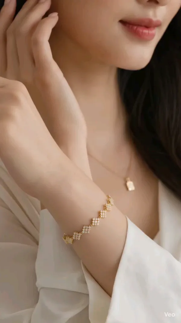 Floral_Diamond_Cut_Tennis_Bracelet
