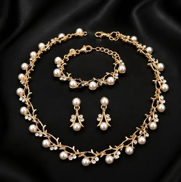 Pearl_Jewellery_Set_Necklace_Earrings_Bracelet