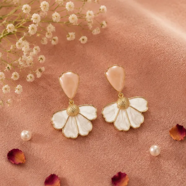 White_Flower_Pearl_Stud_Earrings_Gold_Tone_For_Women