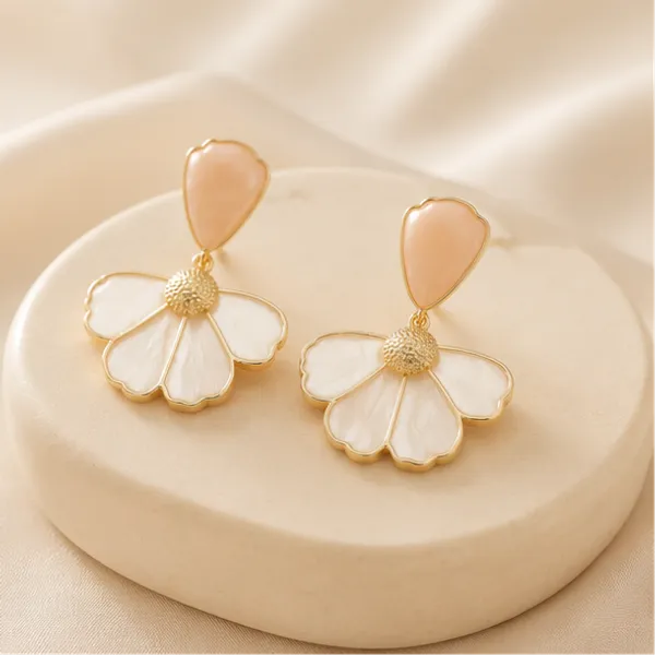 White_Flower_Pearl_Stud_Earrings_Gold_Tone_For_Women