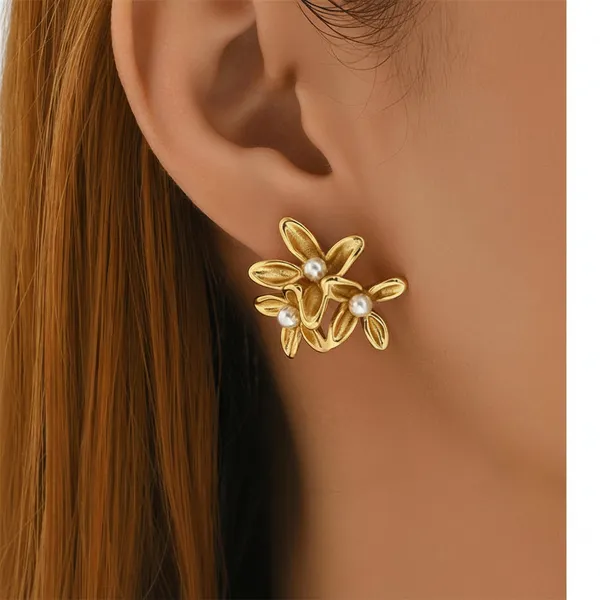 Matte_Gold_Flower_Cluster_Pearl_Stud_Earrings_For_Women