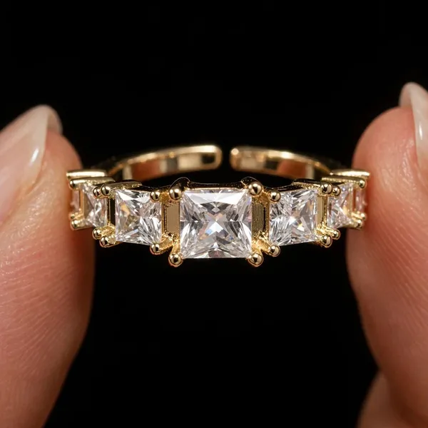 Graduated_Crystal_Open_Ring_Gold_Prong_Set_Ring_For_Women