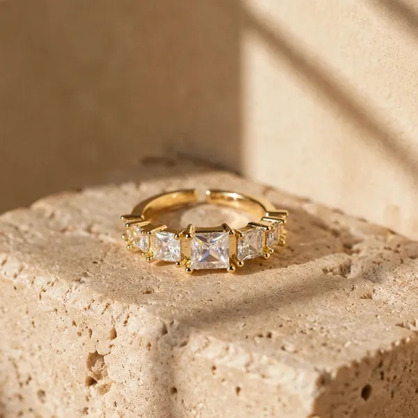 Graduated_Crystal_Open_Ring_Gold_Prong_Set_Ring_For_Women