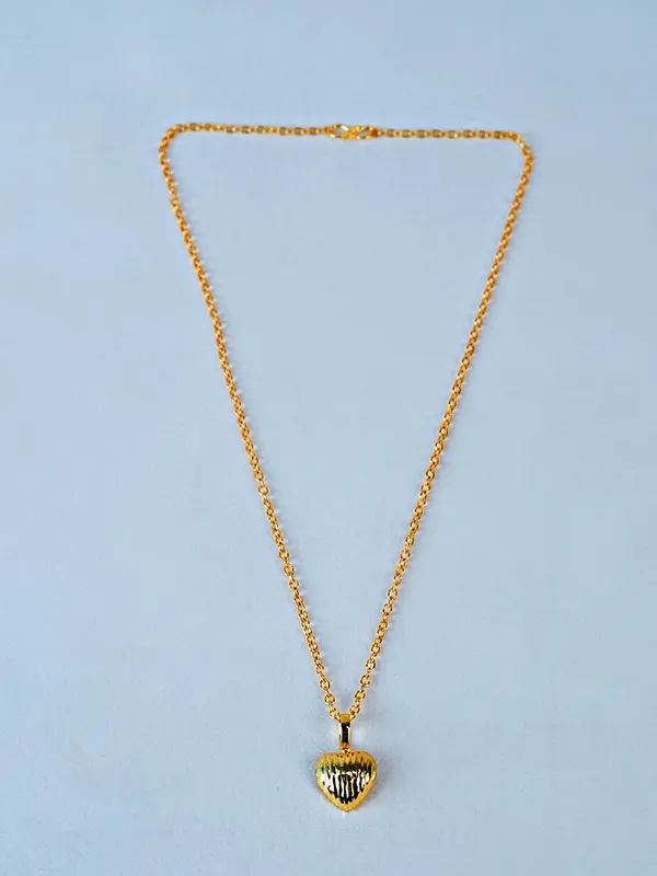 Gold_Brass_Pendant_Necklace_For_Women