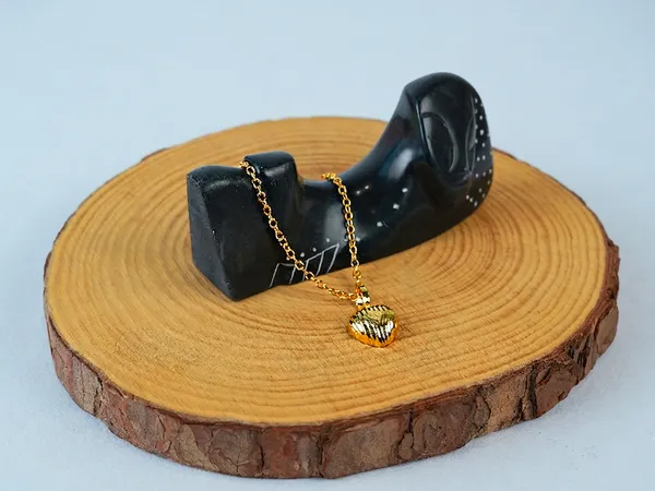 Gold_Brass_Pendant_Necklace_For_Women