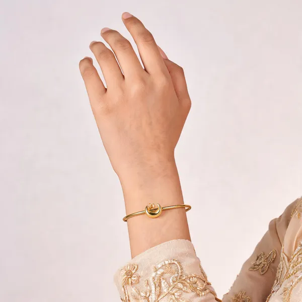 Gold_Brass_Charm_Bracelet_For_Women