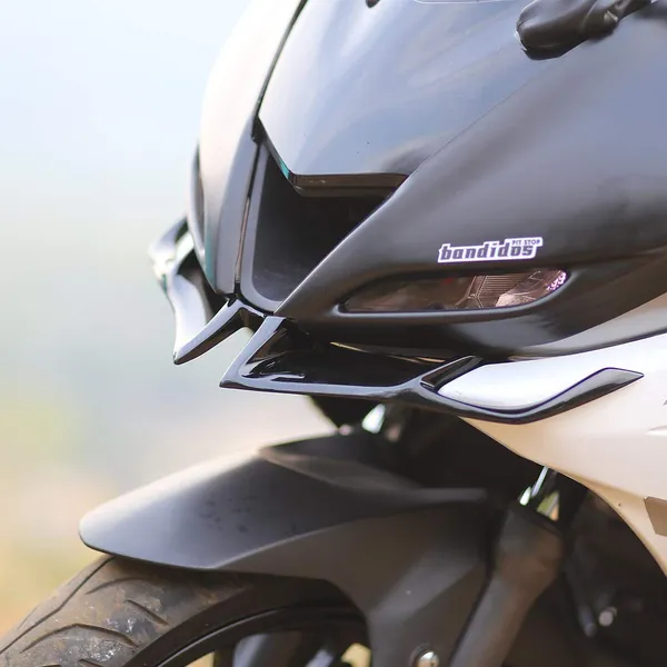Grandbiker_Winglet_2.0_for_R15_V3_(Black)