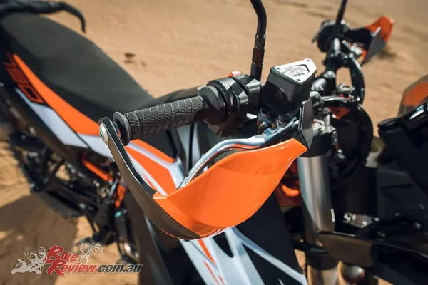 Grandbiker_Hand_Palm_Protector_Wind_Deflector_Unbreakable_Handguard_for_Bajaj_All_Models_(Orange)