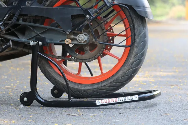 Grandbiker_Rear_Wheel_Paddock_Stand_Extra_Strong_with_Swing_Arm_Rest_for_R1_(Orange)