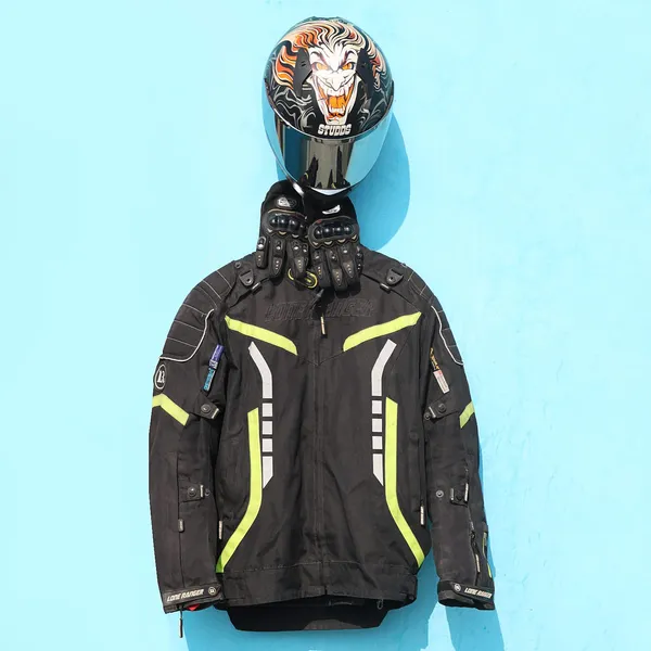 Grandbiker_Helmet_Stand_and_Jacket_Hanger,_Helmet_Holder,_Wall_Mount_Helmet_Rack,_Helmet_Bracket_(4)