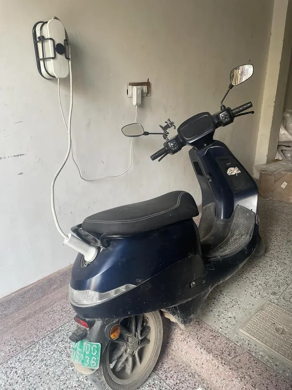 Grandbiker_O.l.a_Gen_1_and_Gen_2_Wall_Mounted_Charger_Holder|_Rustproof_|_with_Free_Key_Lock_Protection_(S1_Pro_|_S1_Air/_S1_X_|_S1_X_Plus)_for_All_O.l.a_Electric_Scooters_(Charger_Holder-2)