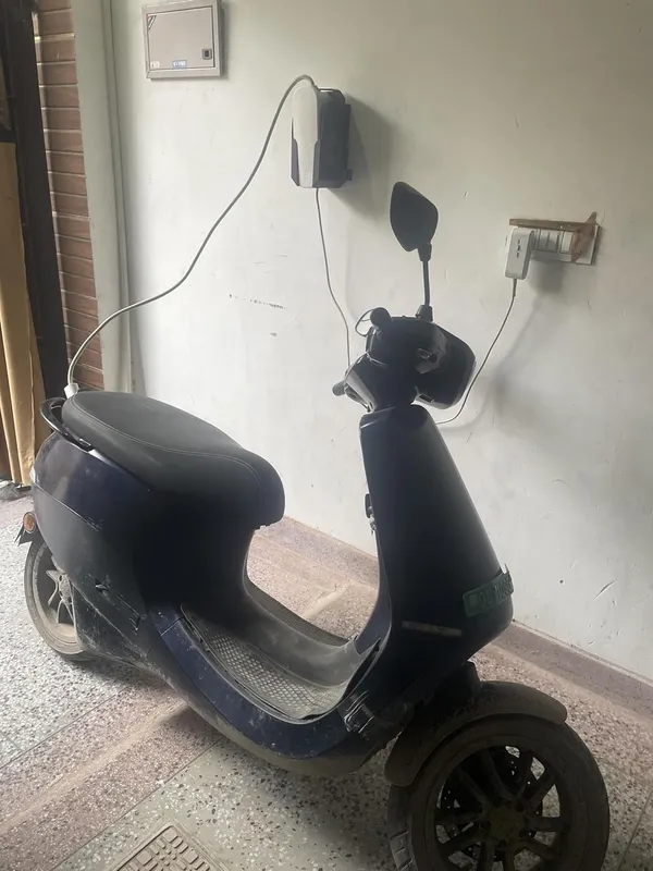 Grandbiker_O.l.a_Gen_1_and_Gen_2_Wall_Mounted_Charger_Holder|_Rustproof_with_Free_Key_Lock_Protection_(S1_Pro,S1_Air,S1_X,_S1_XPlus)_for_All_O.l.a_Electric_Scooters_(Wall_Mounted_Charger_Holder)