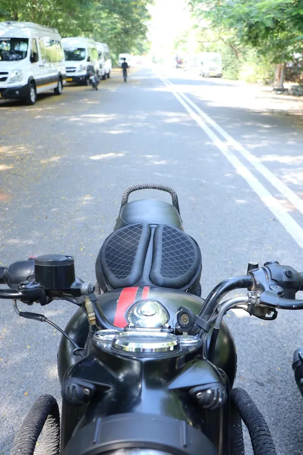 Grandbiker®_Universal_Fit_Gel_Air_Seat_Cushion_|_3D_Honeycomb_Gel_Structure_Cover_for_Long_Rides_|_Detachable_Cover_|_Lumbar_Support_|_Breathable_|_Durable_Design_|_Ideal_for_Bike_(01)