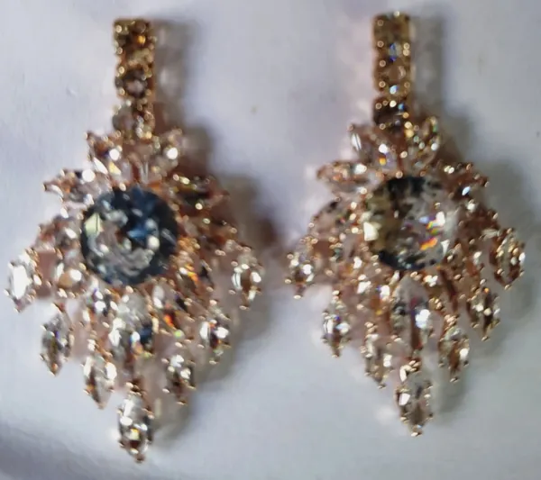 White_Crystal_Copper_Glitter_Dangler_Earrings_For_Women