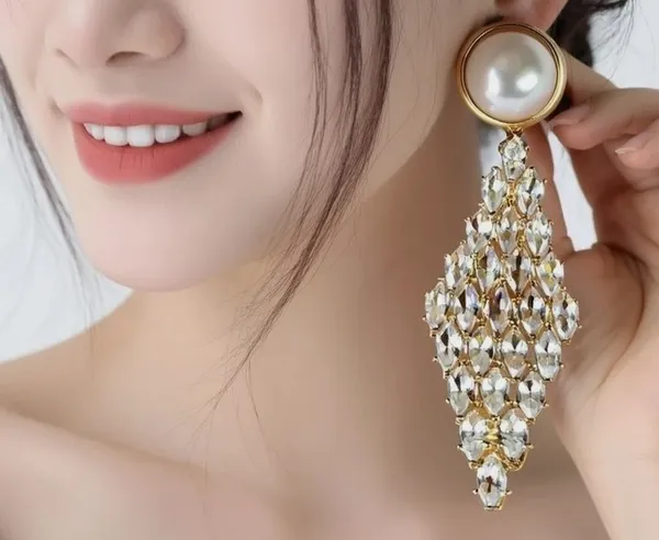 Gold_Crystal_Pearl_Dangler_Earrings_For_Women