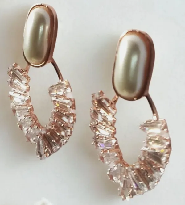 White_Plastic_Pearl_Crystal_Oval_Stud_Earrings_For_Women
