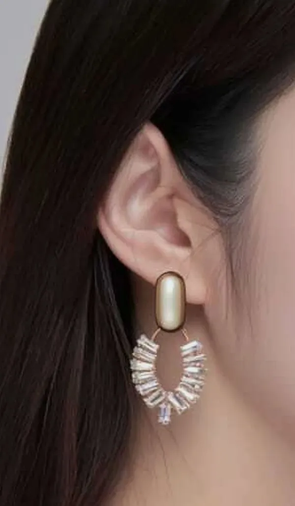White_Plastic_Pearl_Crystal_Oval_Stud_Earrings_For_Women