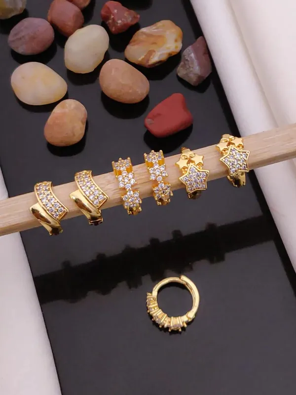 Gold_Brass_Stone_Studded_Floral_Star_Ring_Set_For_Women