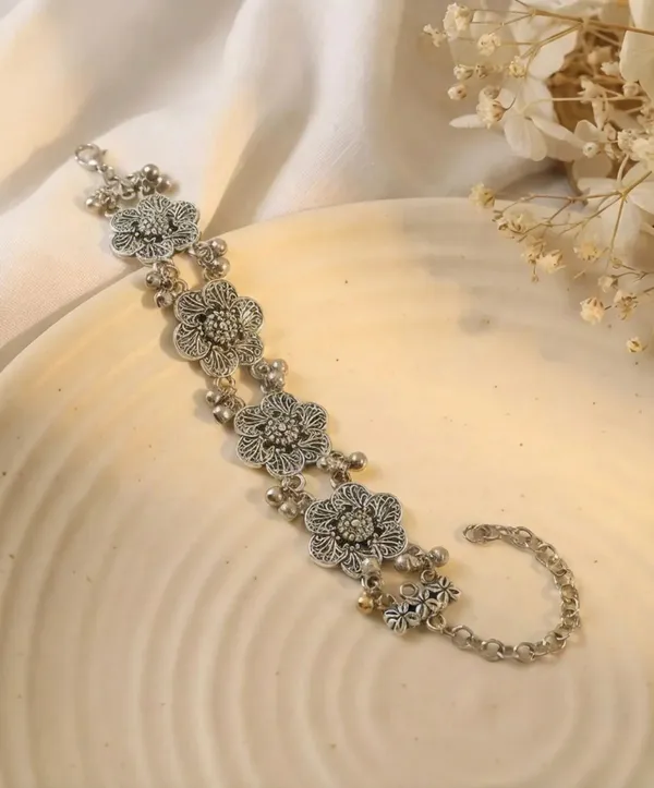 Silver_Brass_Alloy_Oxidised_Floral_Charm_Anklet_For_Women