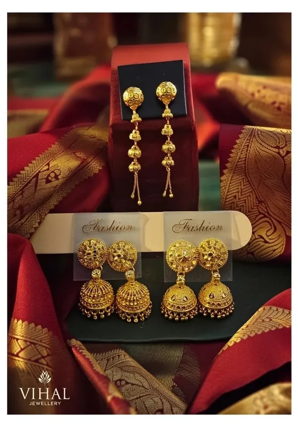 Gold_Brass_Alloy_Traditional_Jhumka_Earrings_Set_For_Women