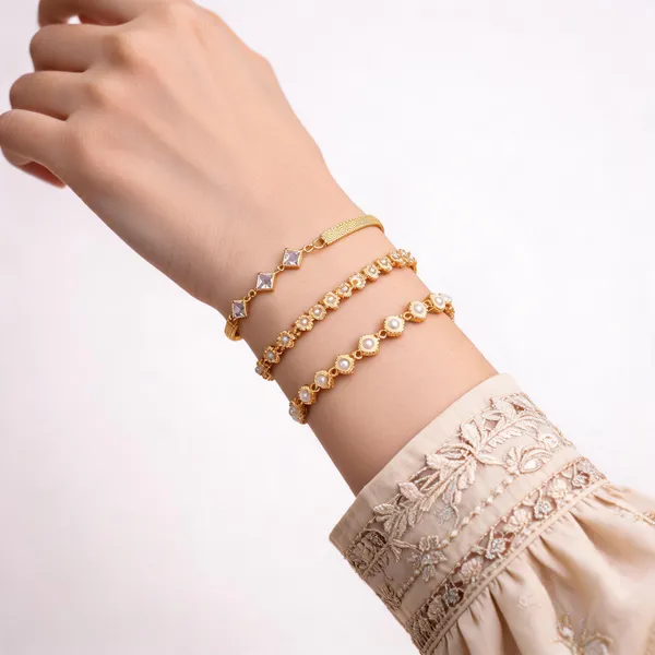 Gold_Brass_Alloy_Floral_Geometric_Chain_Bracelet_Set_For_Women