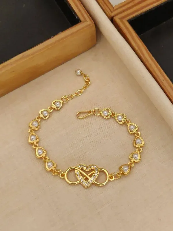 Gold_Brass_Gold-Plated_Pearl_Heart_Link_Bracelet_For_Women