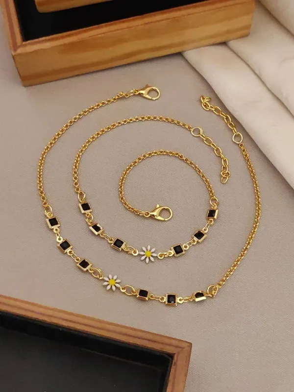 Gold_Brass_Gold-Plated_Black_Stone_Floral_Motif_Bracelet_Set_For_Women