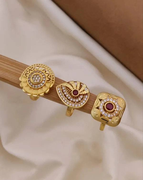 Gold_Brass_Stone_Studded_Ornate_Ring_Set_For_Women