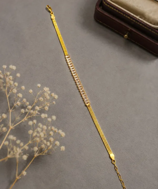 Gold_Plated_Link_Design_Bracelet_for_Women_|_Elegant_Adjustable_Chain_Bracelet_for_Traditional_&_Party_Wear