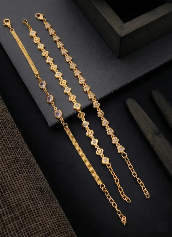 Gold_Brass_Alloy_Floral_Oval_Link_Bracelet_Set_For_Women