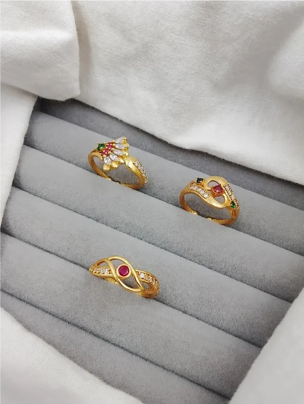 Gold_Brass_Alloy_Stone_Studded_Ring_Set_For_Women