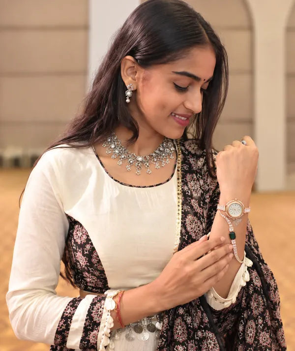 Luxury_Designer_Round_Dial_Analog_Wrist_Watch_with_Sparkling_Baguette_Stones_and_Accent_Gem_for_Girls_and_Women