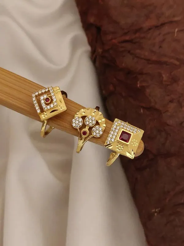 Gold_Brass_Alloy_Red_Stone_Embellished_Ring_Set_For_Women