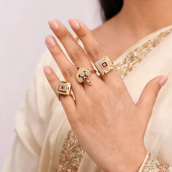 Gold_Brass_Alloy_Red_Stone_Embellished_Ring_Set_For_Women