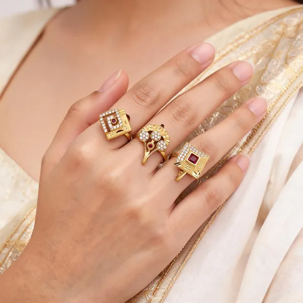 Gold_Brass_Alloy_Red_Stone_Embellished_Ring_Set_For_Women