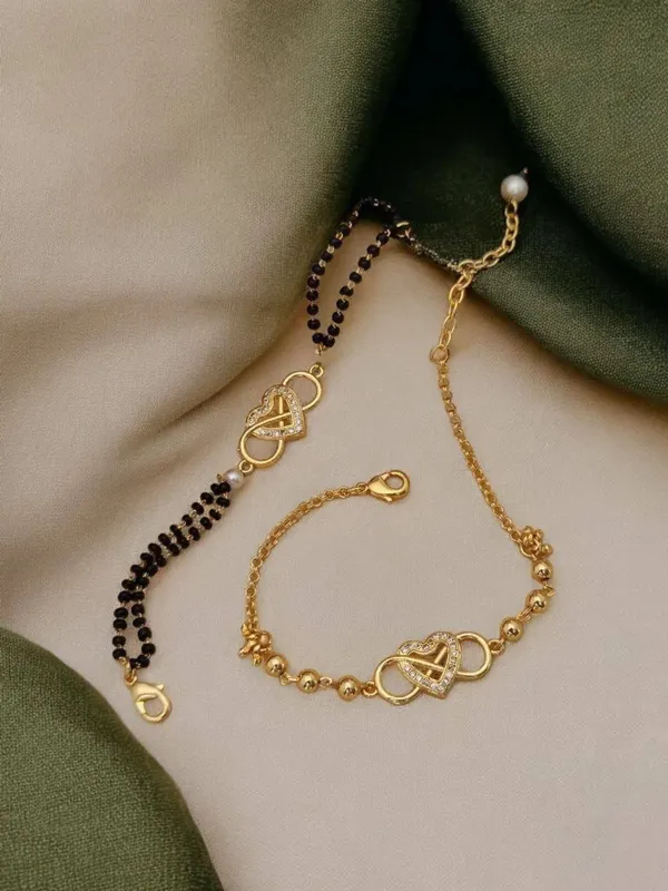 Gold_Brass_Alloy_Black_Beaded_Heart_Jewellery_Set_For_Women
