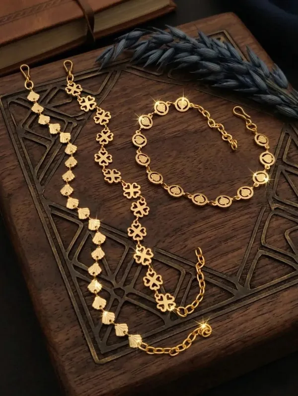 Gold_Brass_Alloy_Floral_Clover_Link_Jewellery_Set_For_Women